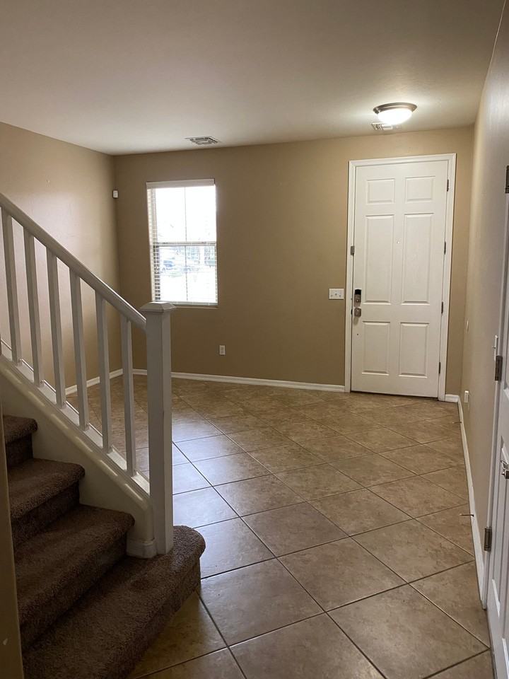 10437 S Painted Mare Dr - Photo 3 of 20