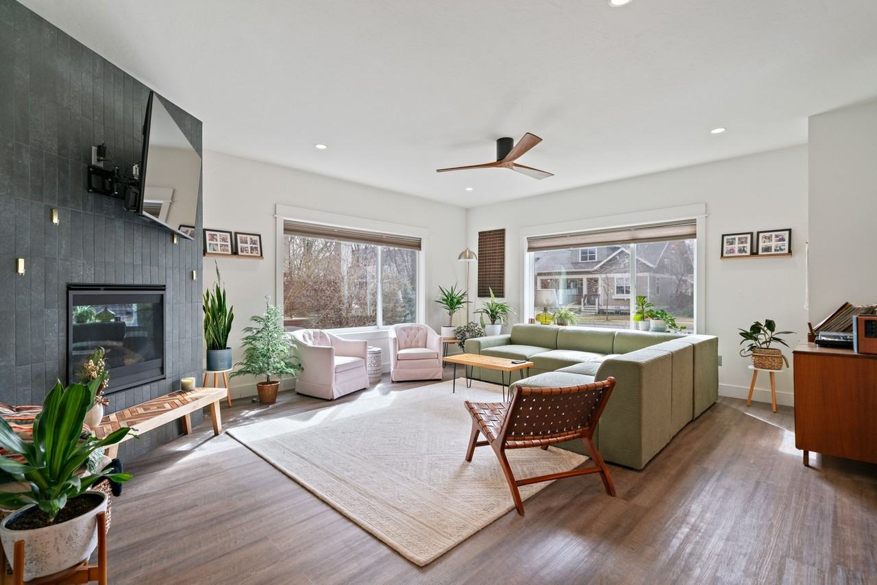 4451 Alexander St - Photo 2 of 23