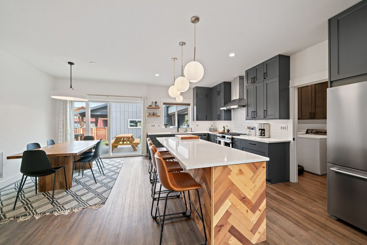 4451 Alexander St - Photo 5 of 23