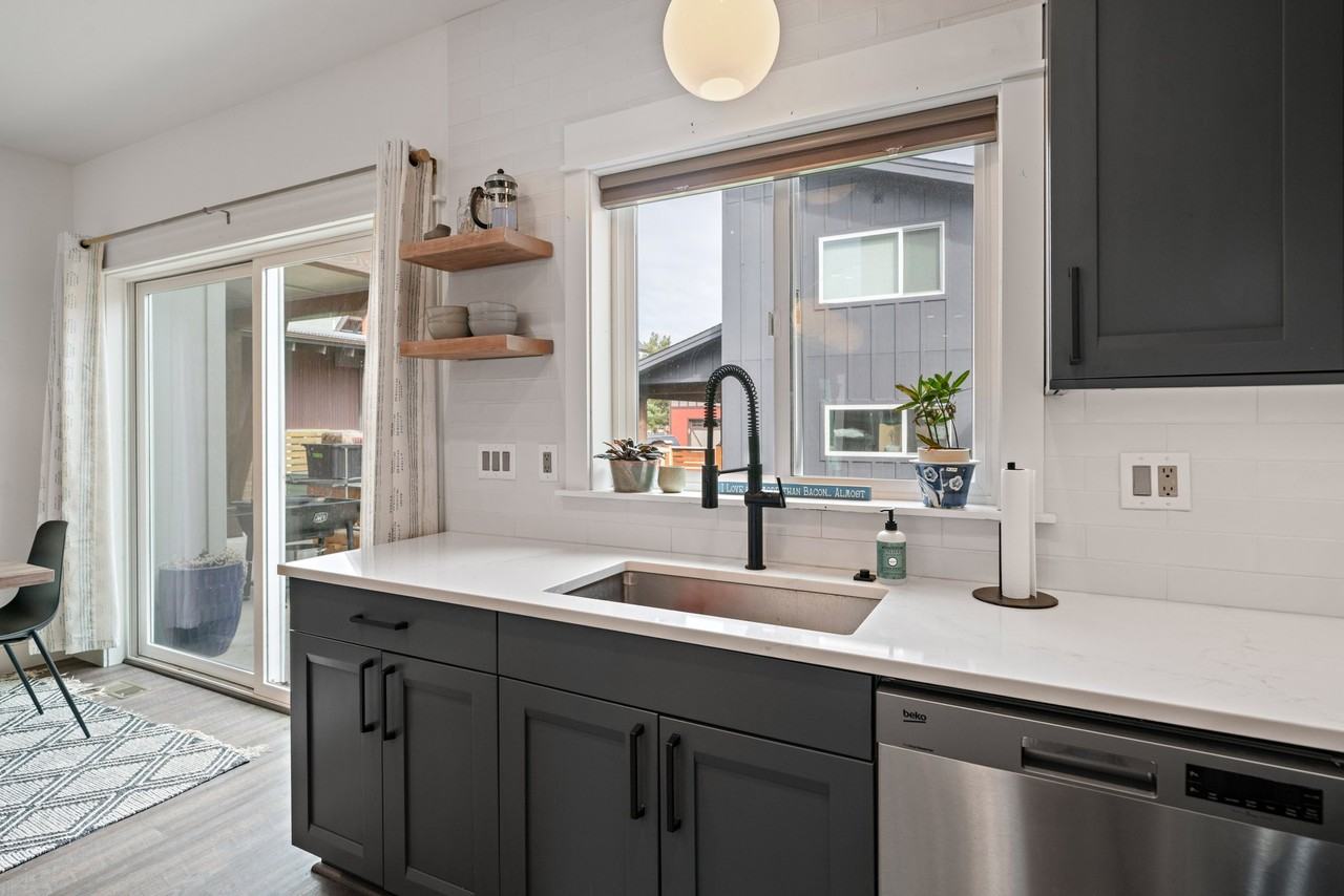 4451 Alexander St - Photo 7 of 23