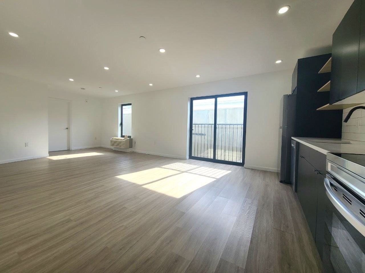 556 Market St #2B - Photo 2 of 8