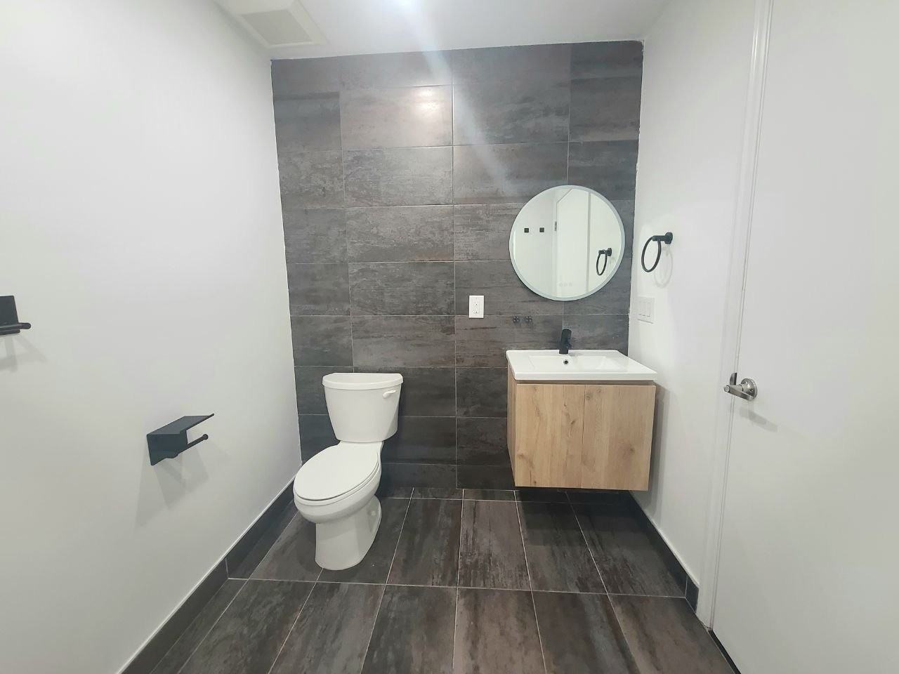 556 Market St #2B - Photo 5 of 8