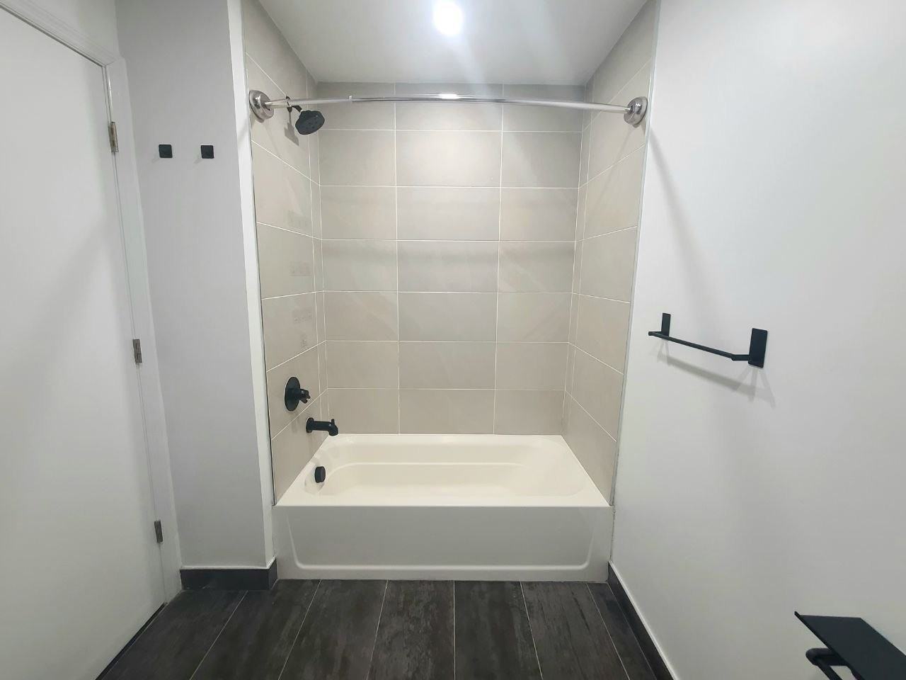 556 Market St #2B - Photo 6 of 8