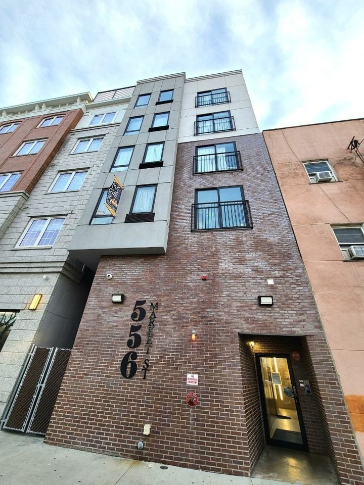 556 Market St #2B - Photo 7 of 8