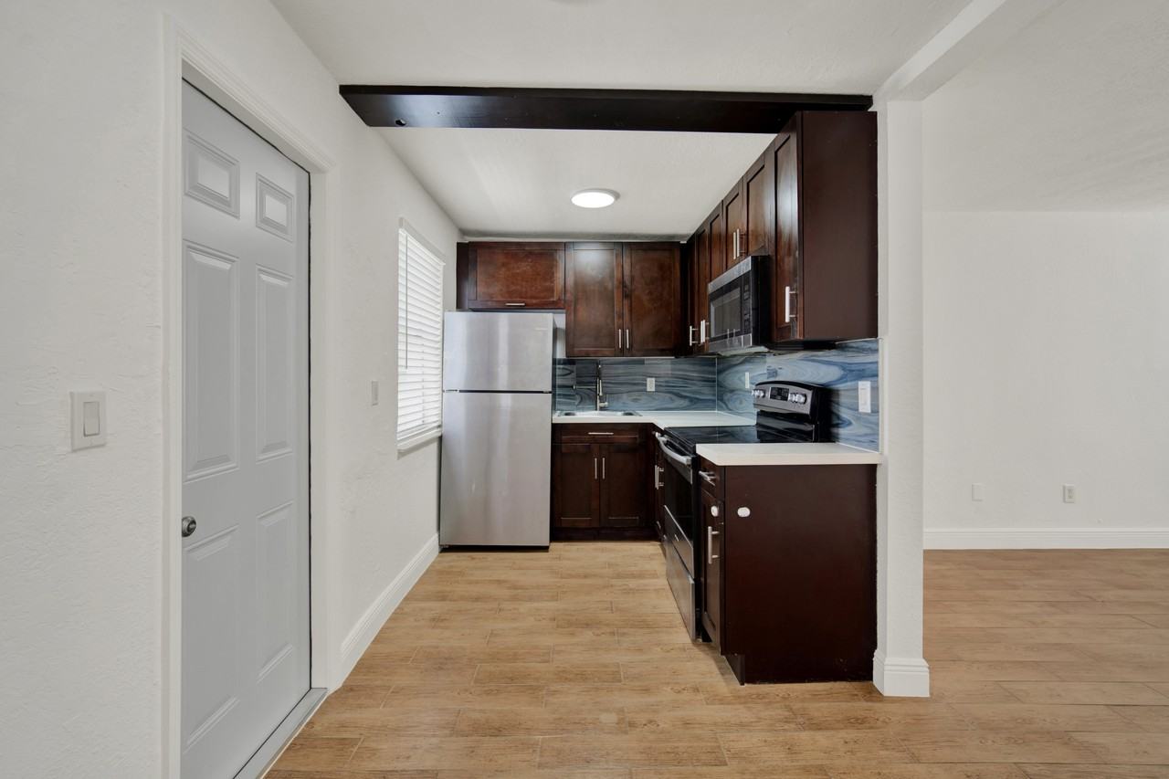 1306-1310 Douglas Rd. - Photo 5 of 12