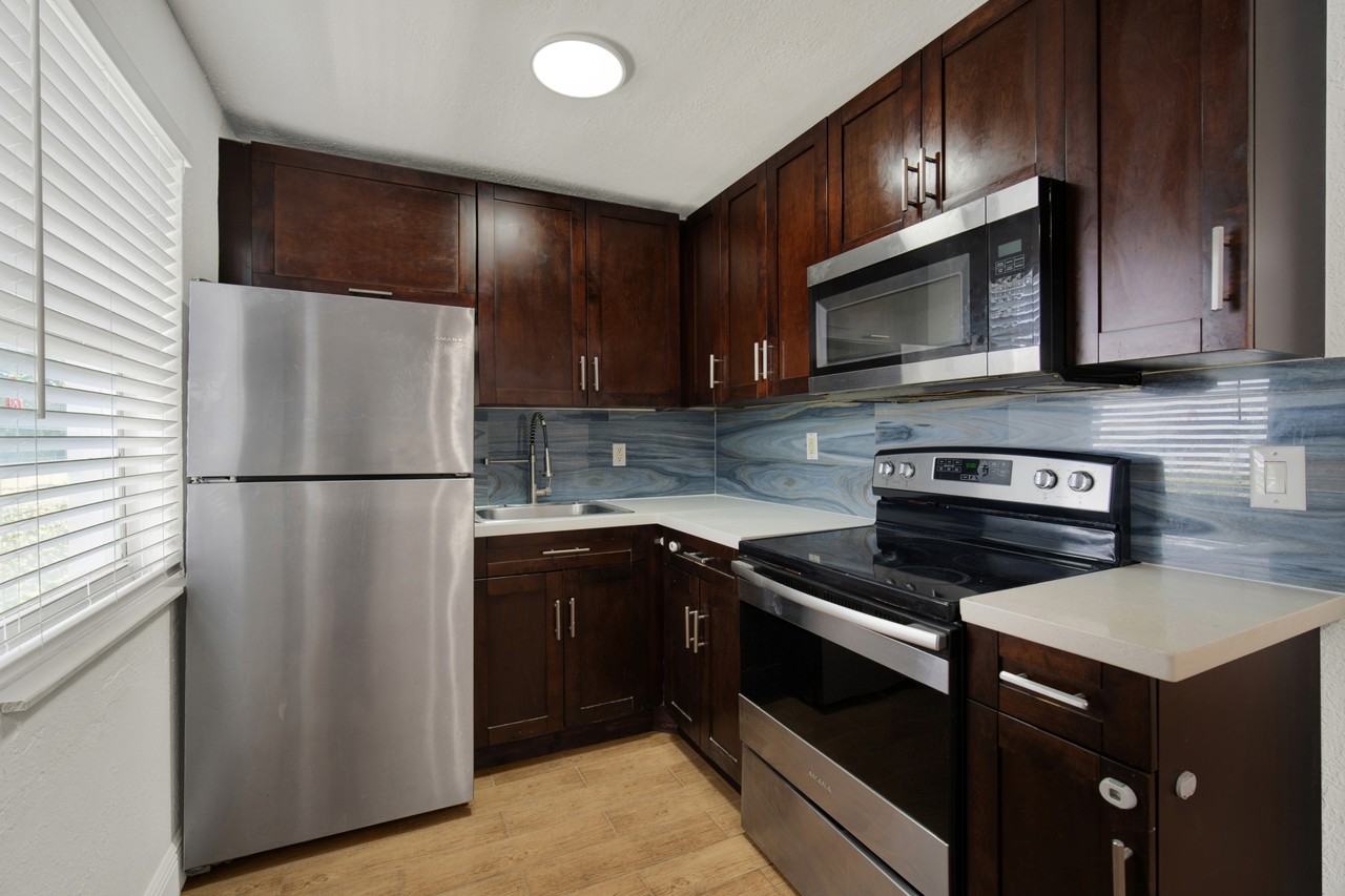 1306-1310 Douglas Rd. - Photo 6 of 12