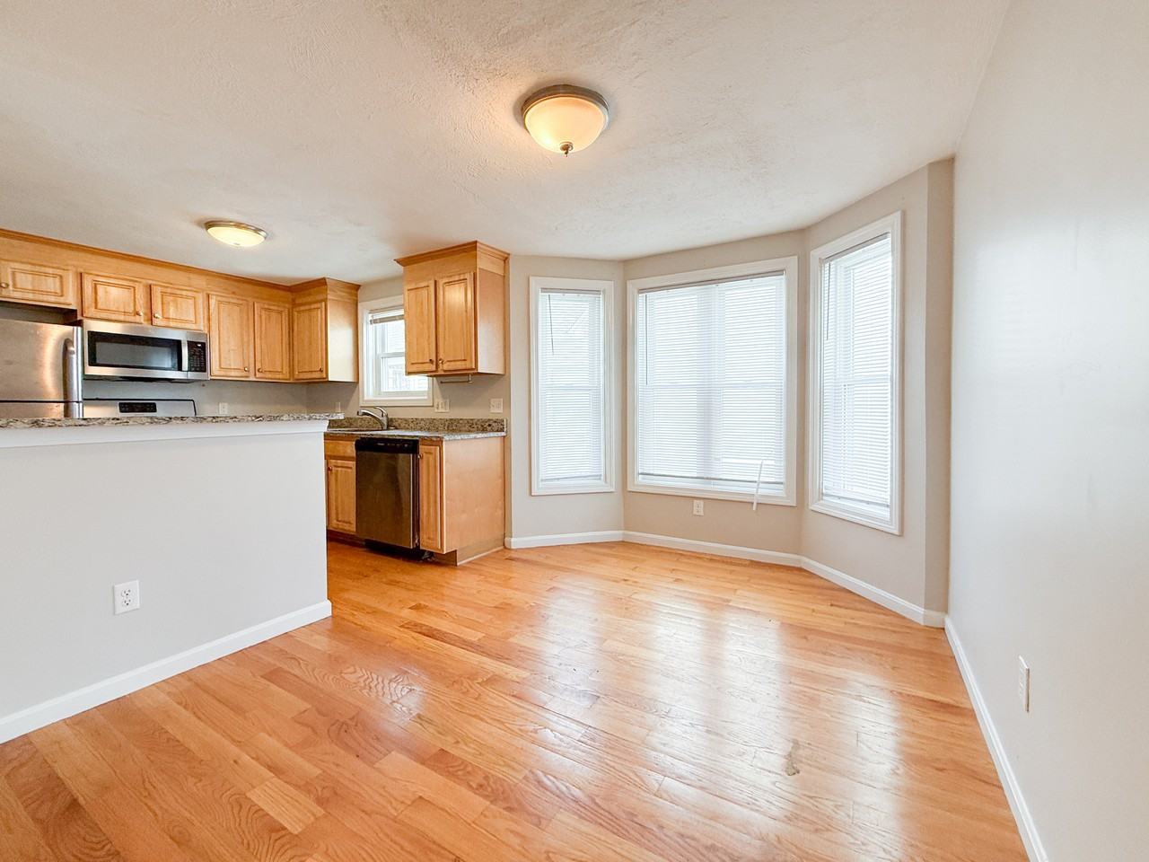 34 Lonsdale St #2 - Photo 3 of 9