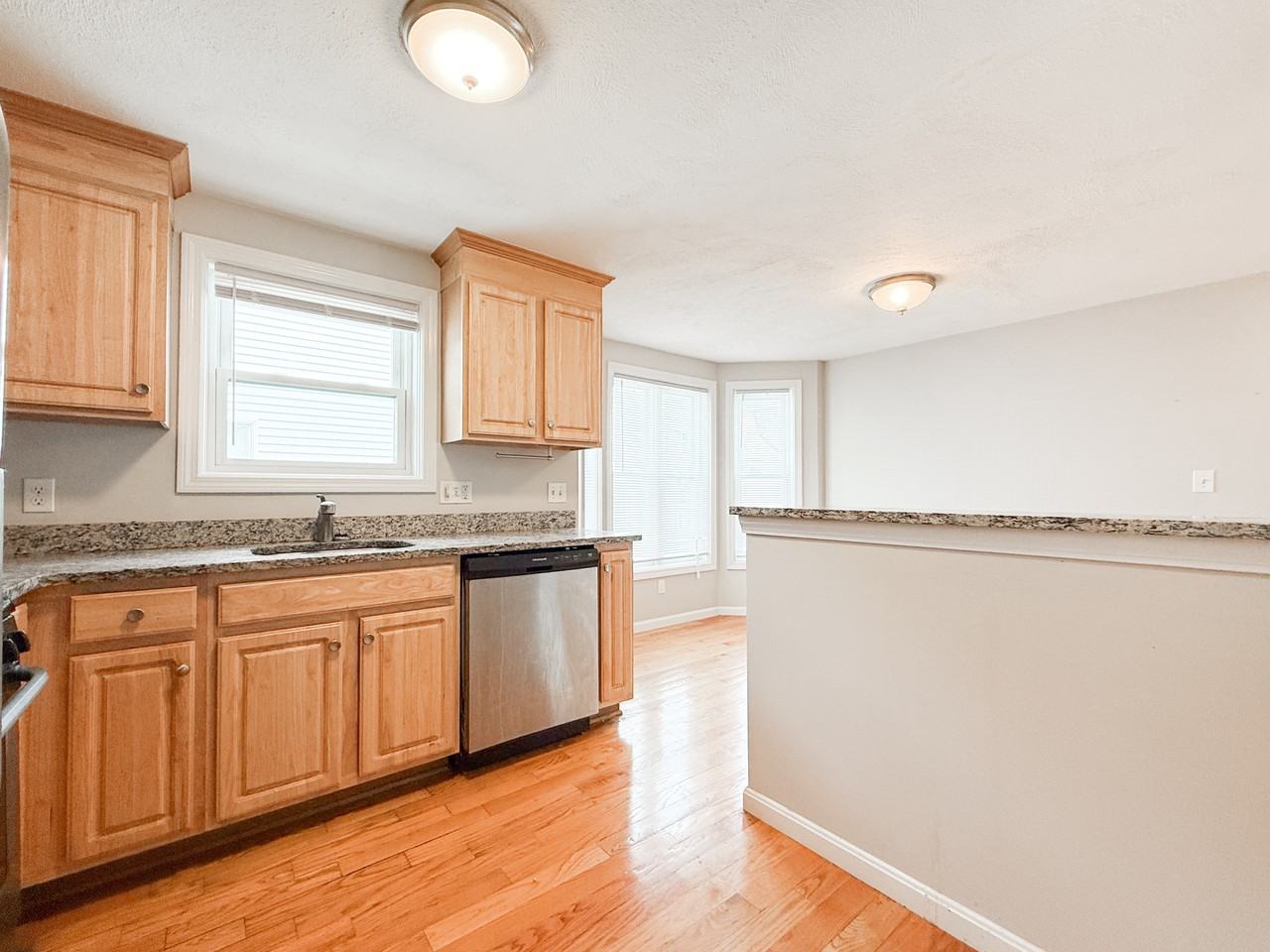 34 Lonsdale St #2 - Photo 4 of 9