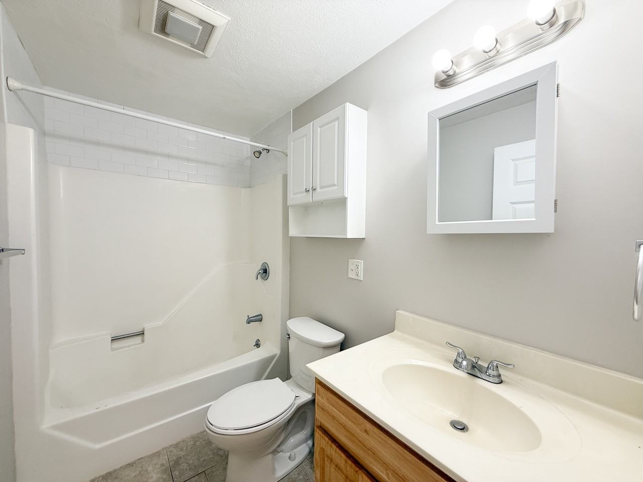 34 Lonsdale St #2 - Photo 5 of 9