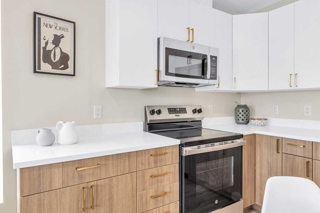 375 Cummins Hwy #402 - Photo 2 of 21