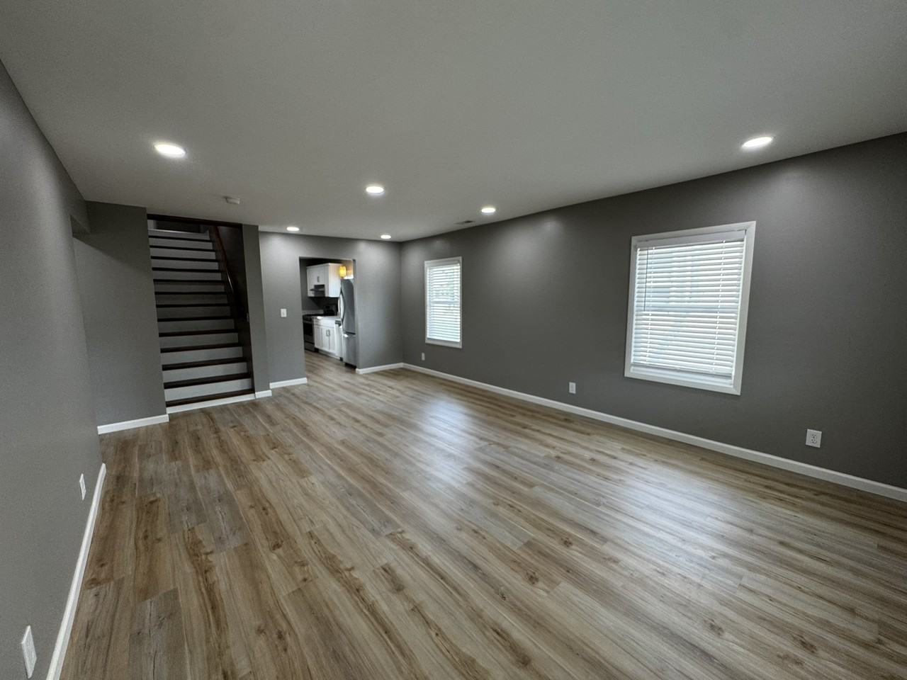 742 Lee St #NA - Photo 4 of 37