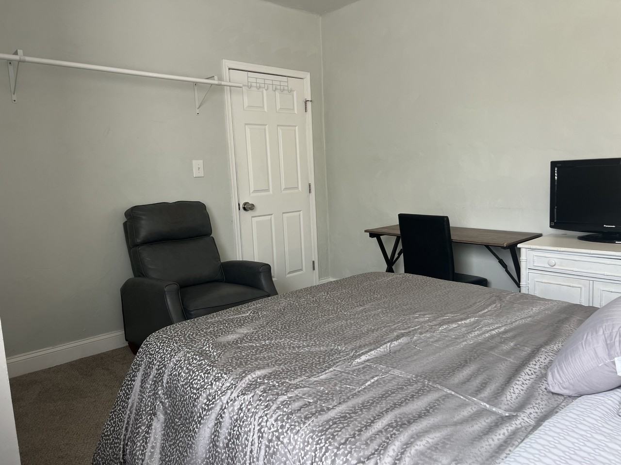 217 West 30th Street - Photo 2 of 6