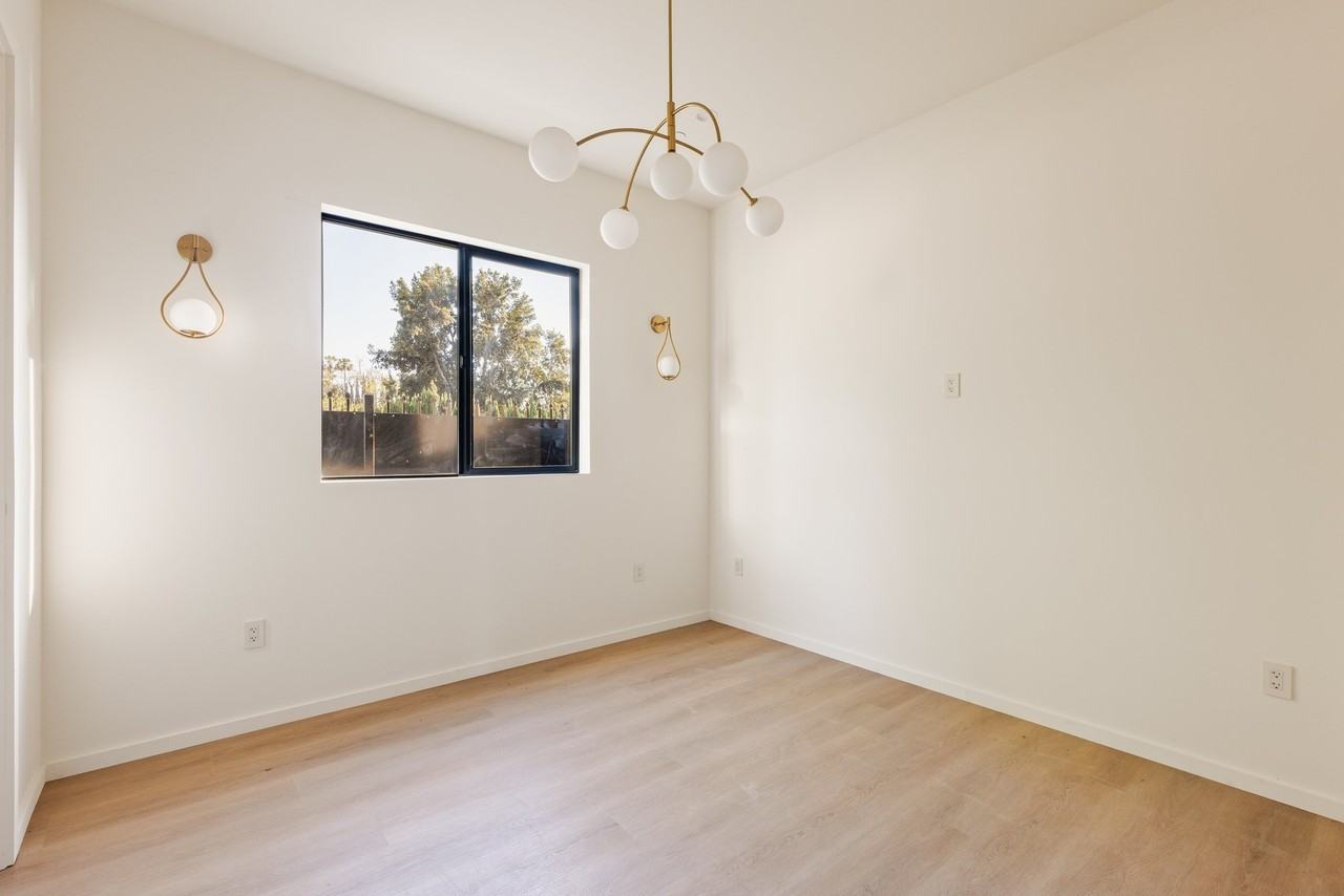 17850 Saticoy St - Photo 5 of 9