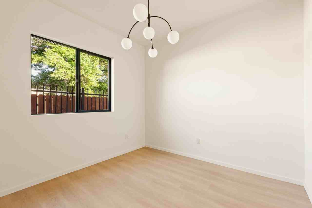 17850 Saticoy St - Photo 7 of 9