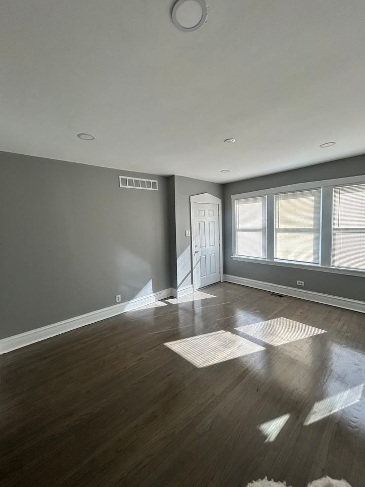 1620 N Laramie Ave - Photo 2 of 18