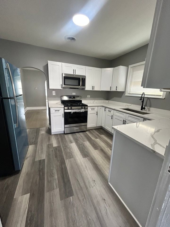 1620 N Laramie Ave - Photo 7 of 18