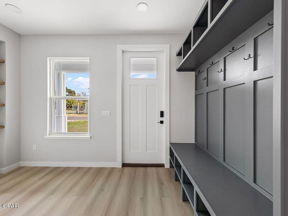 517 E 8th St - Photo 3 of 20