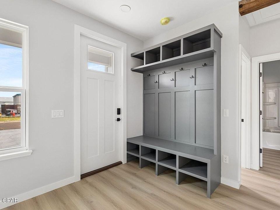 517 E 8th St - Photo 6 of 20