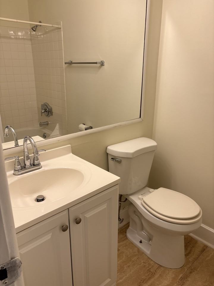 10549 Twin Rivers Rd #F2 - Photo 3 of 20