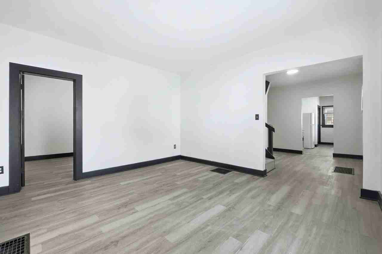 2406 Miner St - Photo 2 of 16