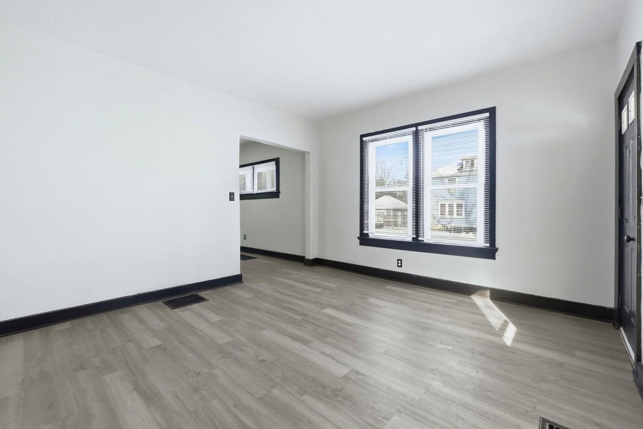 2406 Miner St - Photo 3 of 16