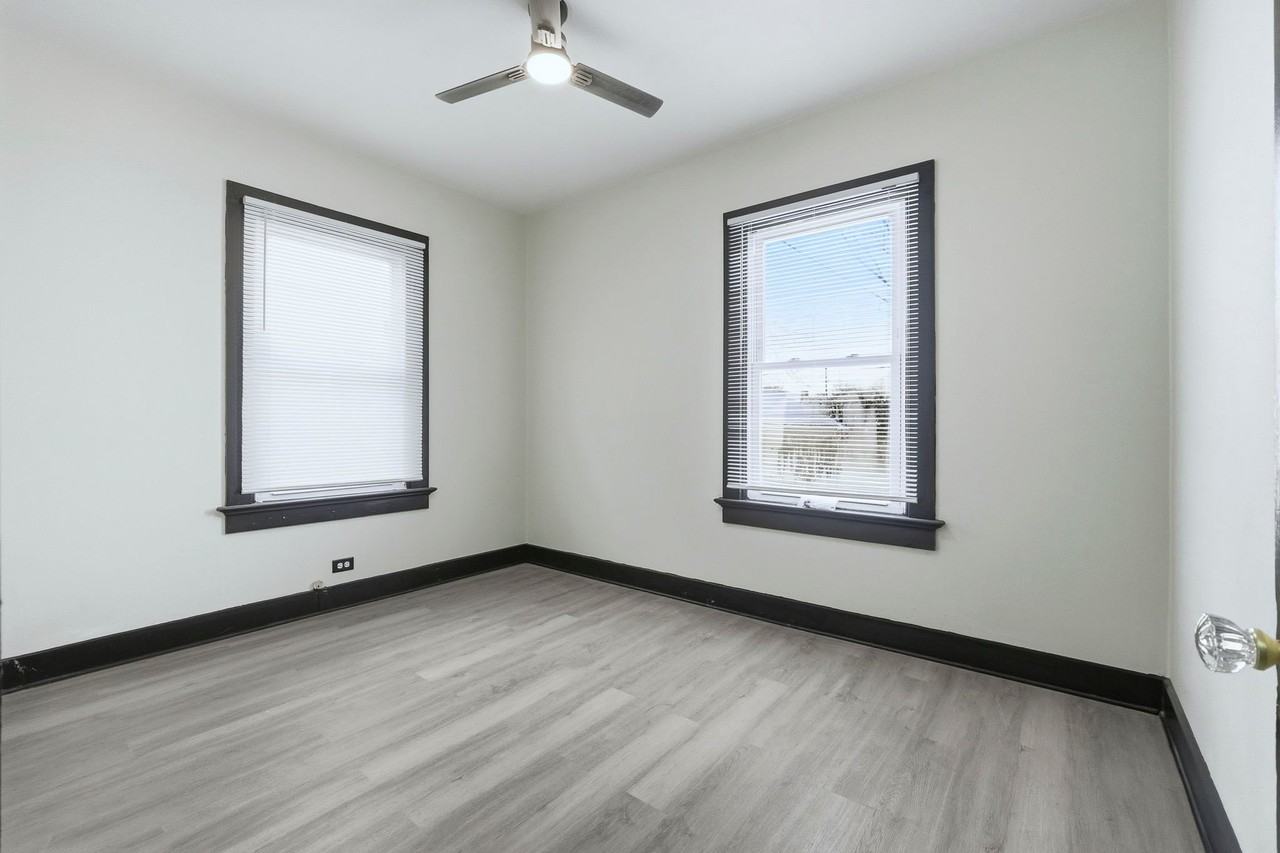 2406 Miner St - Photo 5 of 16