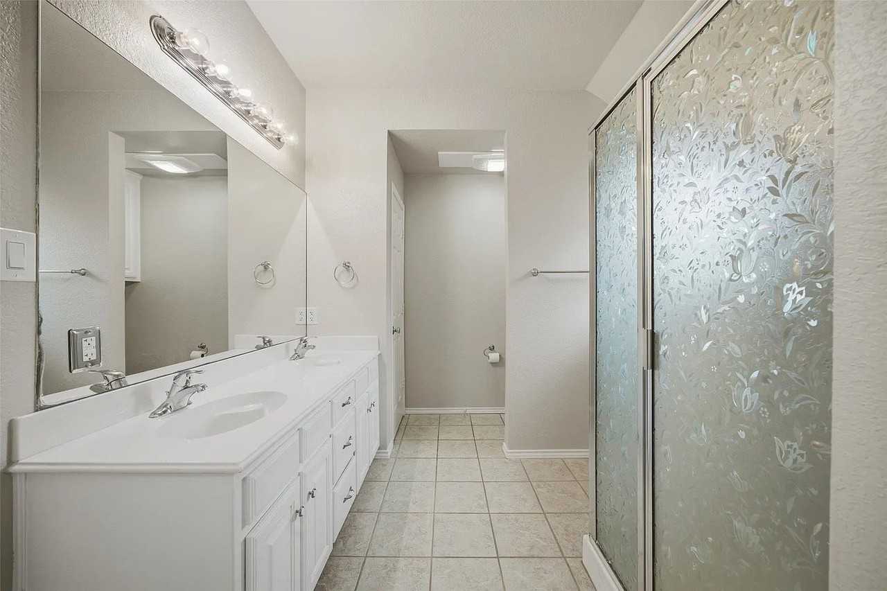 1337 Red River Dr - Photo 3 of 8