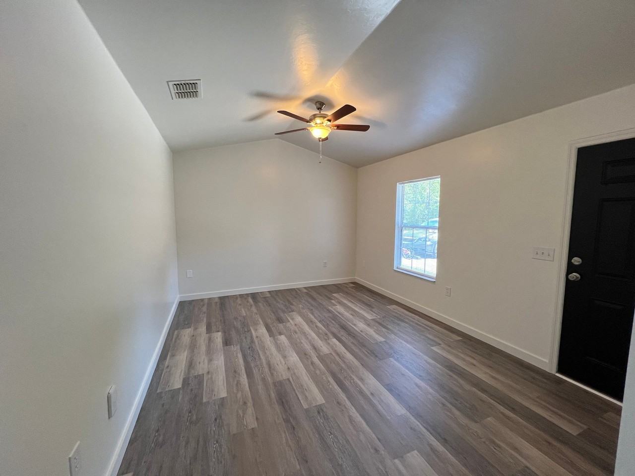 1427 N Paris St #C - Photo 2 of 17