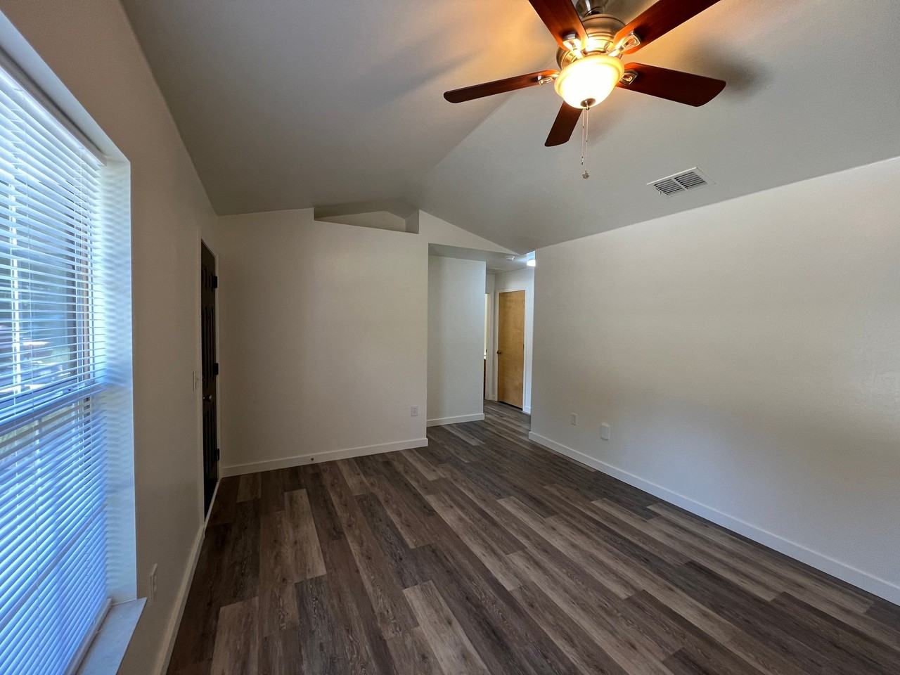 1427 N Paris St #C - Photo 3 of 17