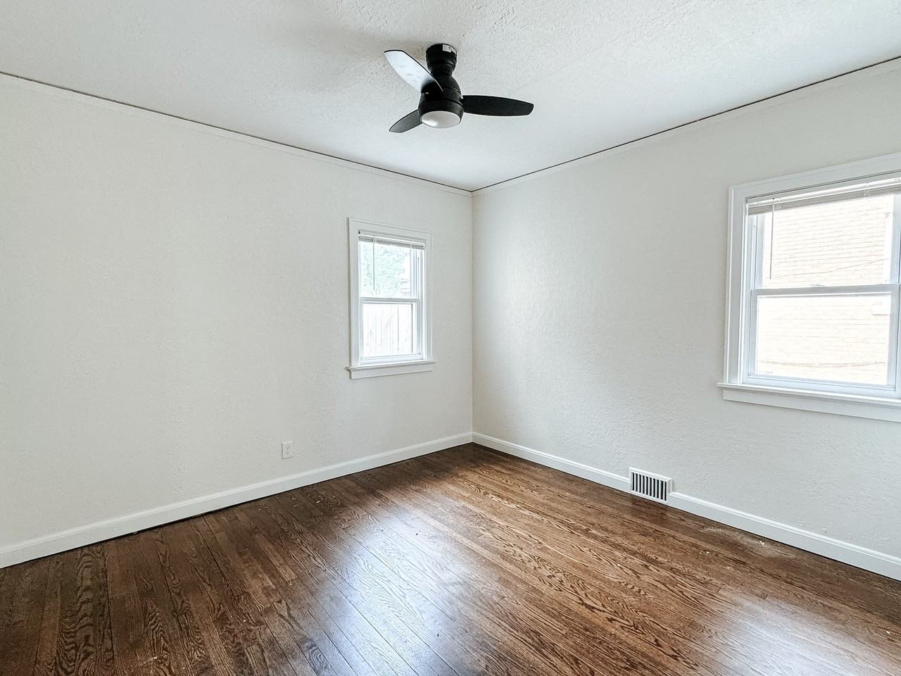 2331 N 54th St #2331 - Photo 4 of 10