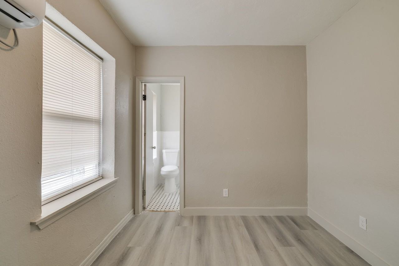 4701 Nw 16th St #4715 - Photo 6 of 14