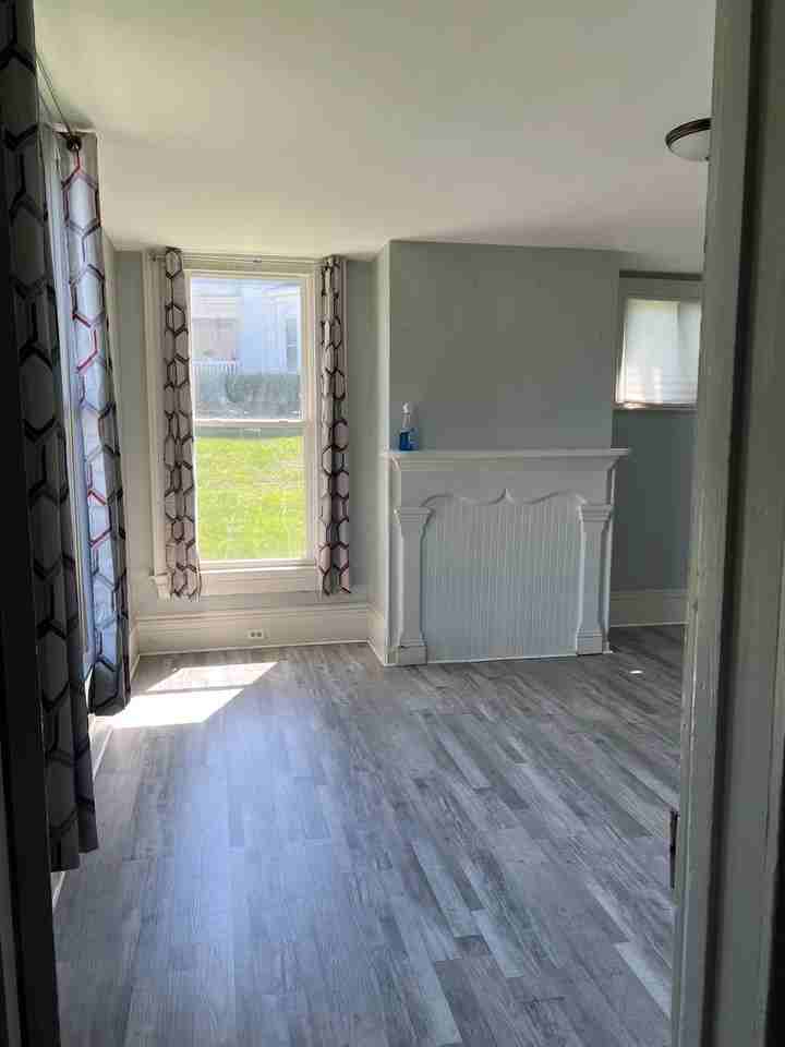 214 Brown Ave - Photo 2 of 9