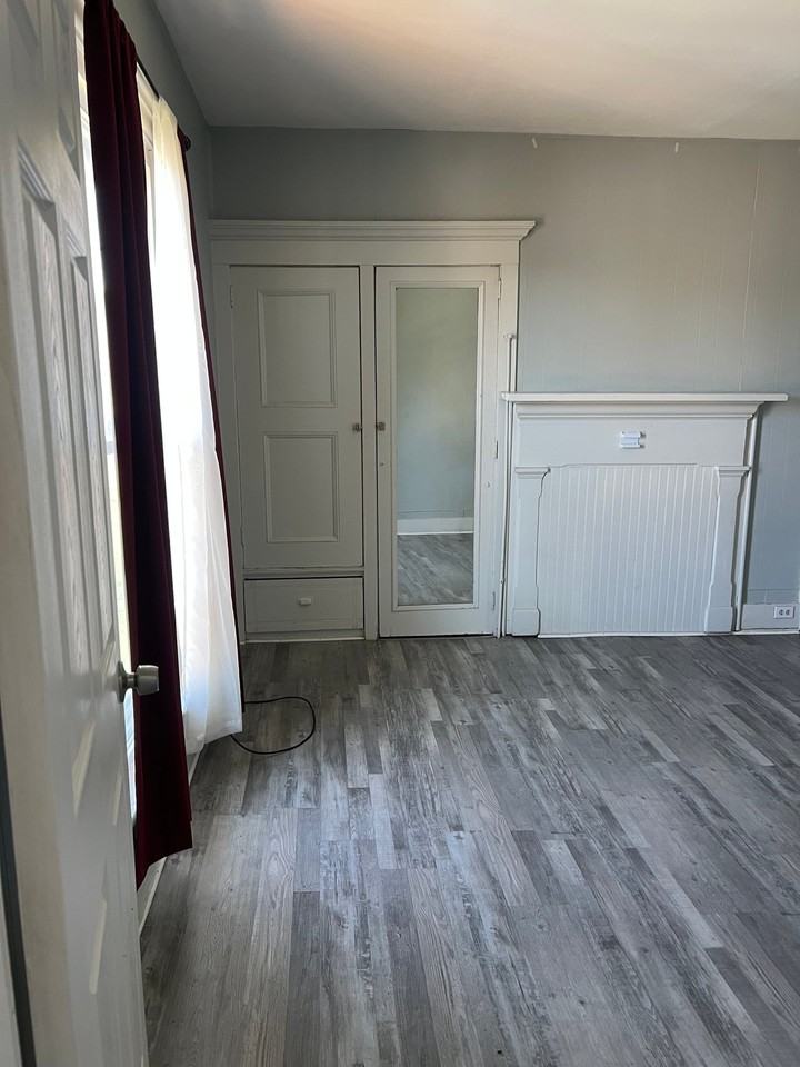 214 Brown Ave - Photo 5 of 9