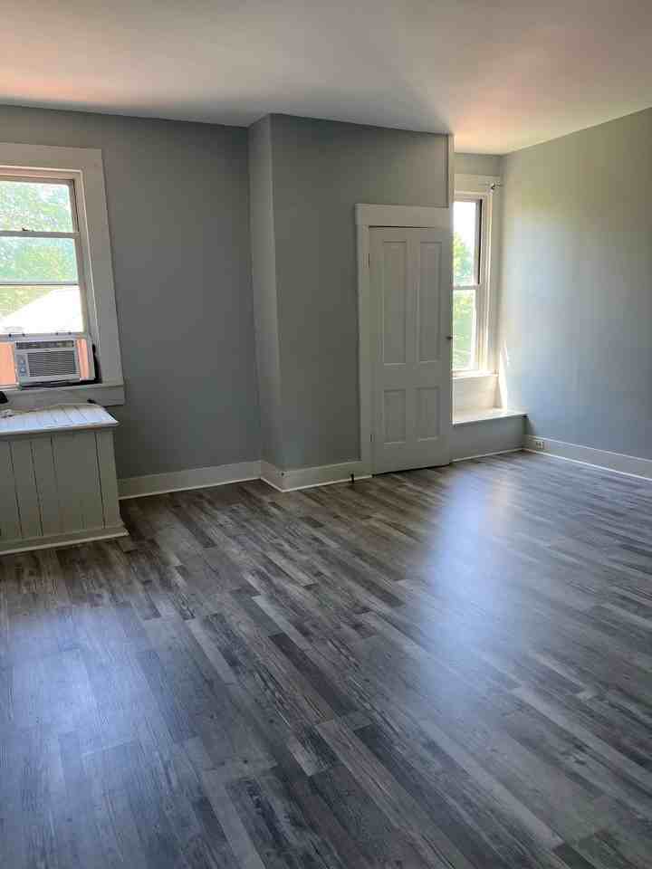 214 Brown Ave - Photo 6 of 9