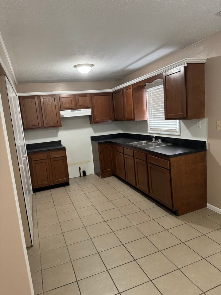 9114 New Maple Rd - Photo 2 of 6