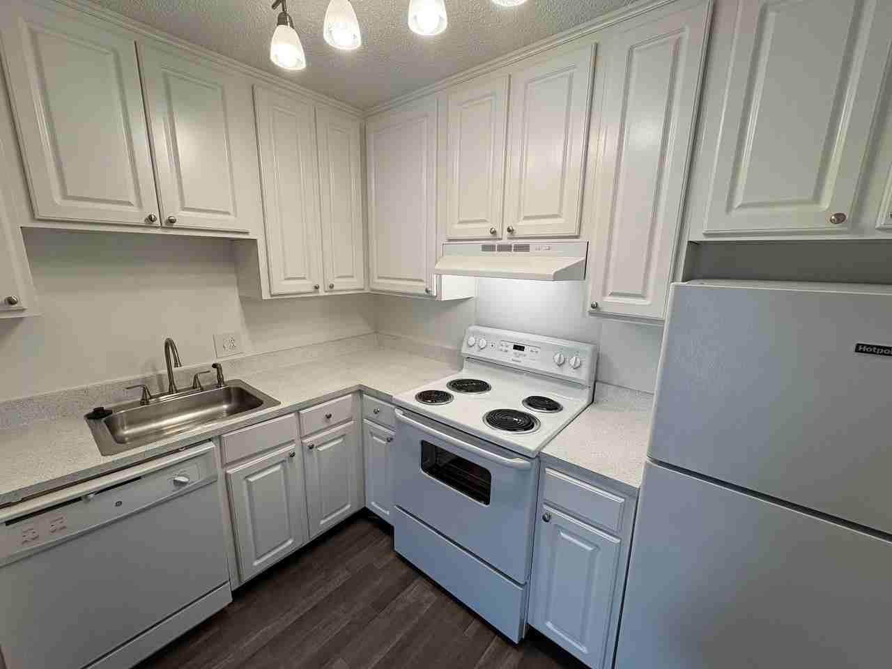 1005 Hickory Hill Ln #D202 - Photo 5 of 20