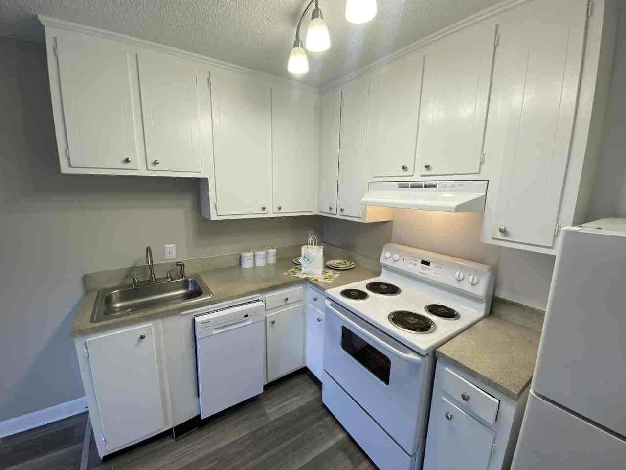 1005 Hickory Hill Ln #B102 - Photo 3 of 20