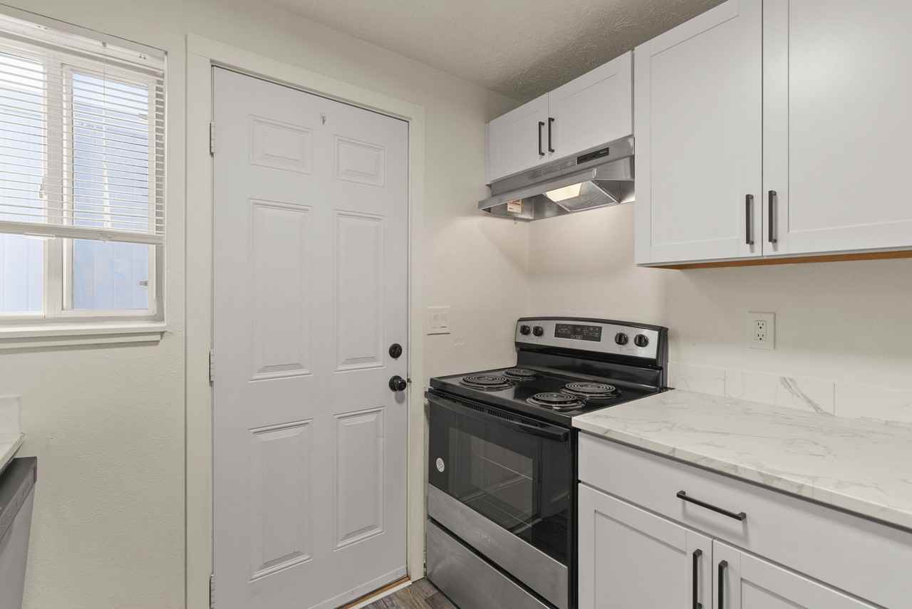 BM - 2914 North Hogan Street - Photo 6 of 12