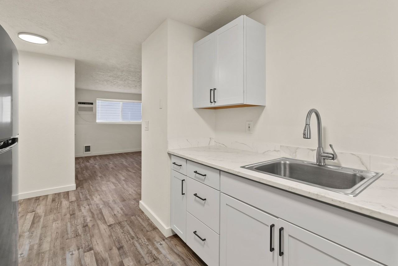 BM - 2914 North Hogan Street - Photo 7 of 12