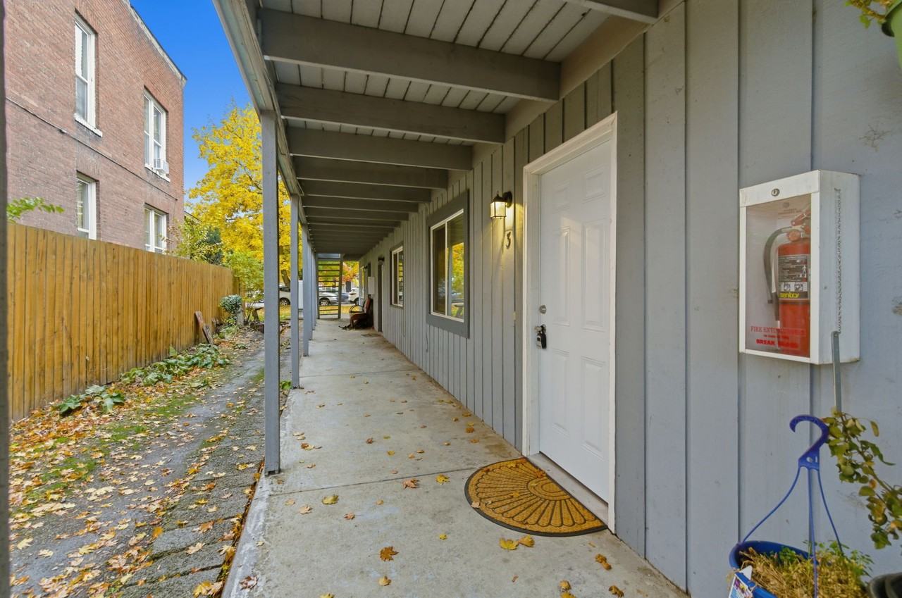 PD - 217 East Sinto Avenue - Photo 4 of 16