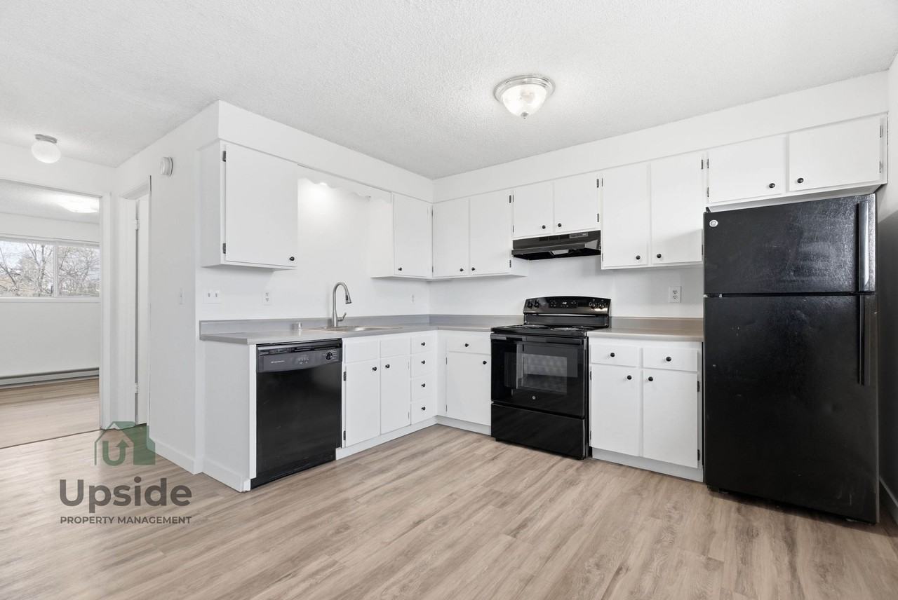 2923 North Hogan Street - Photo 3 of 17