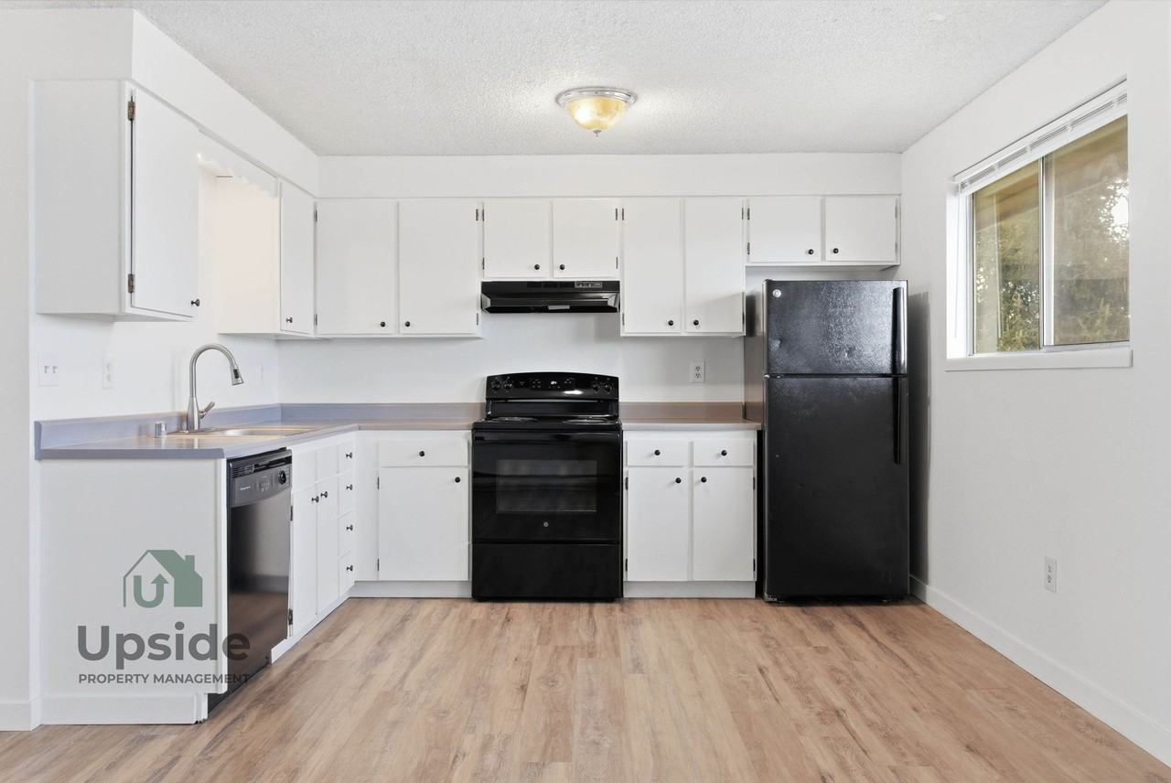 2923 North Hogan Street - Photo 7 of 17