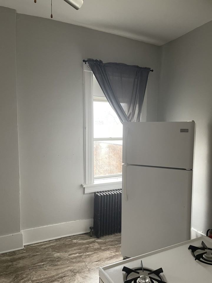 578 N Main St #A - Photo 3 of 11