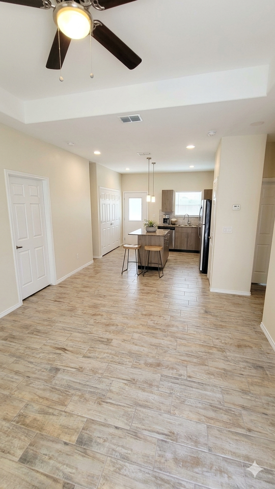 5001 N Hiawatha Dr #2 - Photo 6 of 10