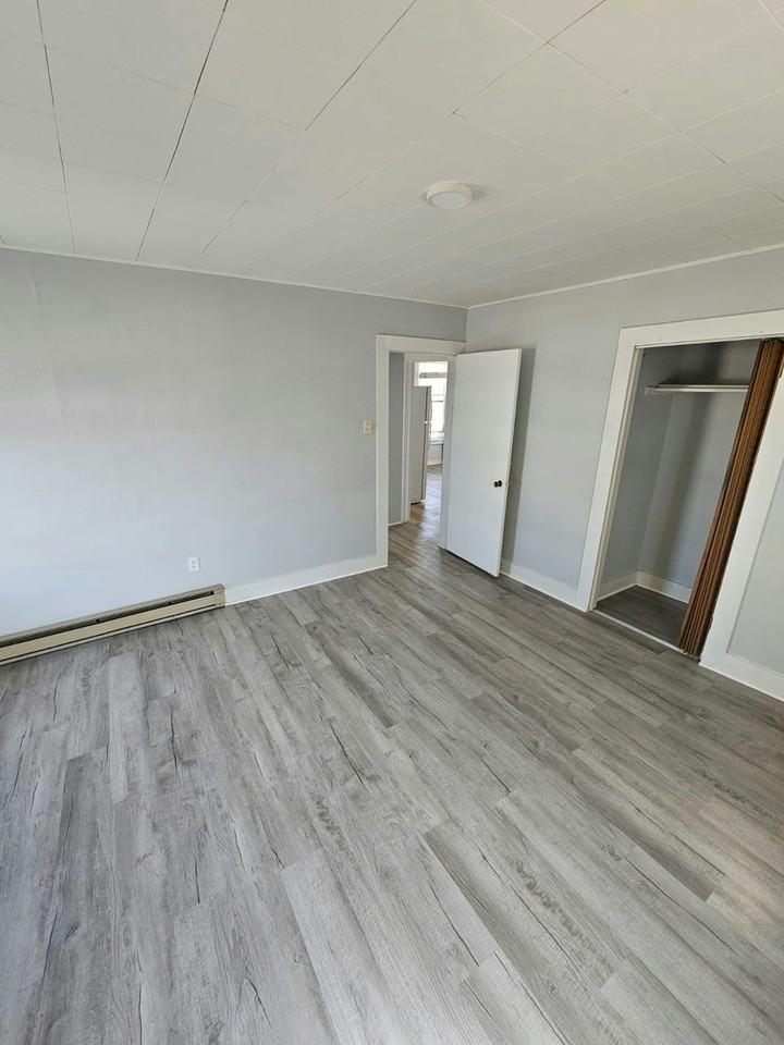 235 Ziegler Street, Unit 237 ZIEGLER - Photo 3 of 12