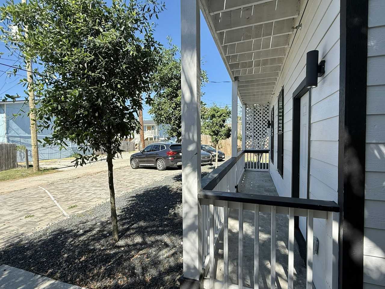 920 Avenue L, Unit D - Photo 2 of 9