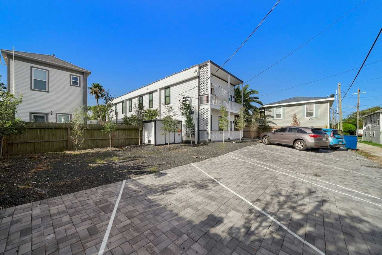 920 Avenue L, Unit D - Photo 7 of 9