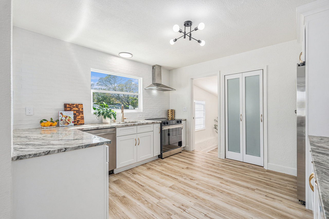 4600 21st Street North - Photo 3 of 11