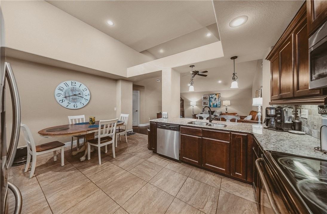 3301 Sw Stonepoint Ave - Photo 7 of 33