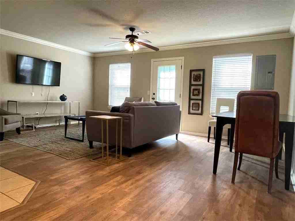 1063 W Malibu St - Photo 4 of 11